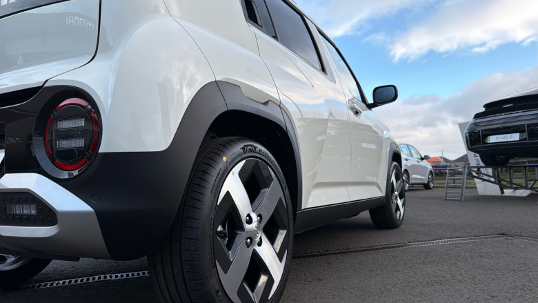 Hyundai INSTER 85kW 02 49kWh 5dr Auto Electric Hatchback